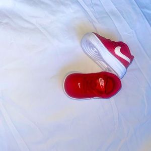 Nike Force 1 Sneakers. -Unisex